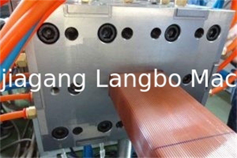 LB-Embossed wpc profile extrusion line (2)